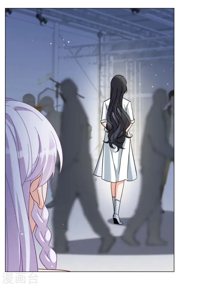 《她来了，请趴下》第300话 回归剧组1图25